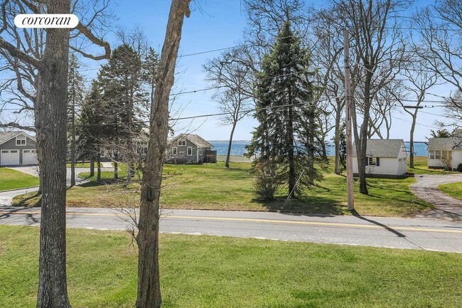 Building Photo - 21 Peconic Ave