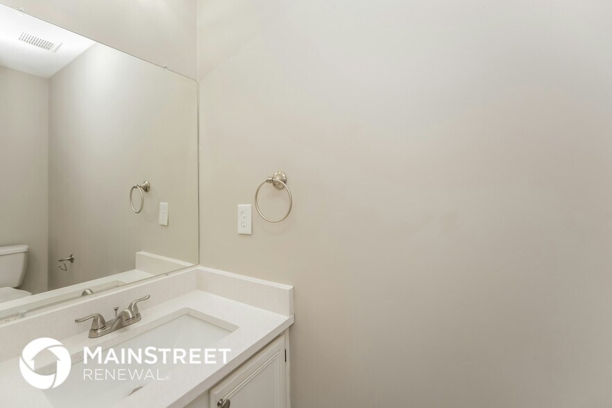 Building Photo - 141 The Esplanade Way SW