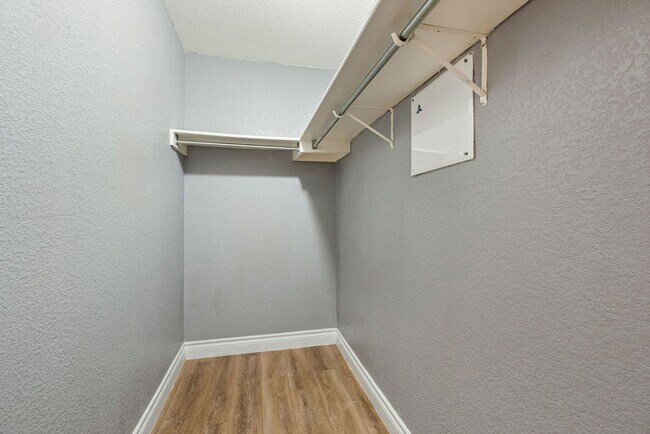 Building Photo - Don't Miss Out On This Spacious 3bd/2bath Home!