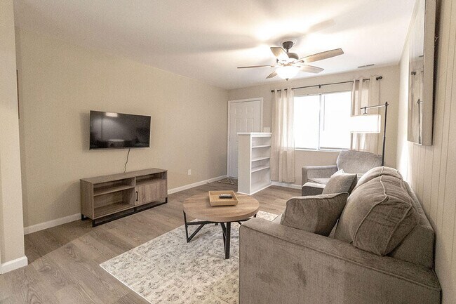 Building Photo - 801 N Ann St