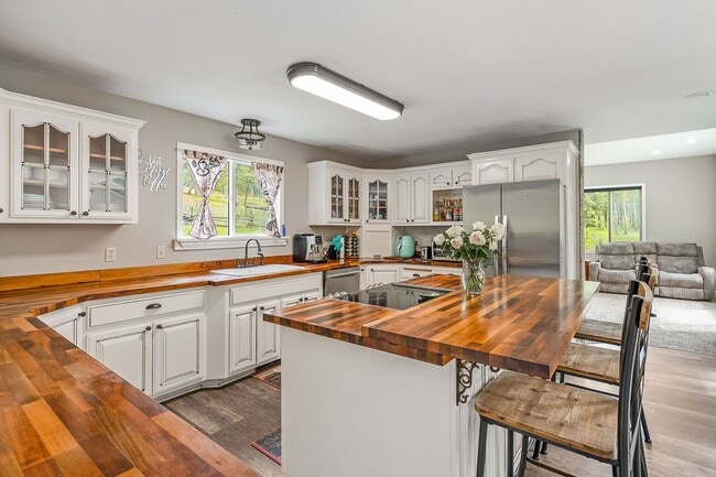 Building Photo - Private Country Living on 20 Acres in Somers