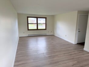 Building Photo - 3 Bedroom, Cortland