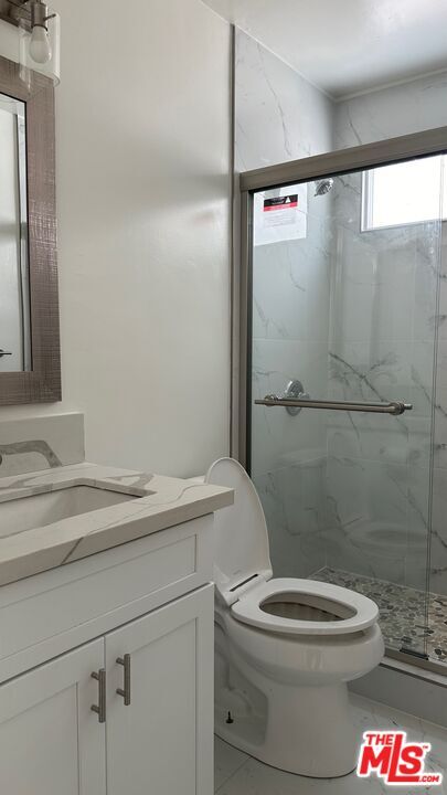 Building Photo - 517 S Kenmore Ave