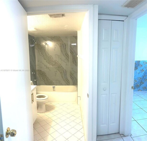 Building Photo - 1240 SE 28th Ct