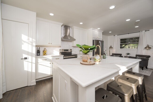 Building Photo - 504 Bismark Dr