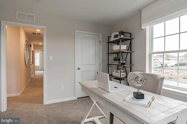 Building Photo - 1128 Meadowlark Dr