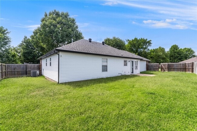 Building Photo - 1662 S Tally Ho Dr