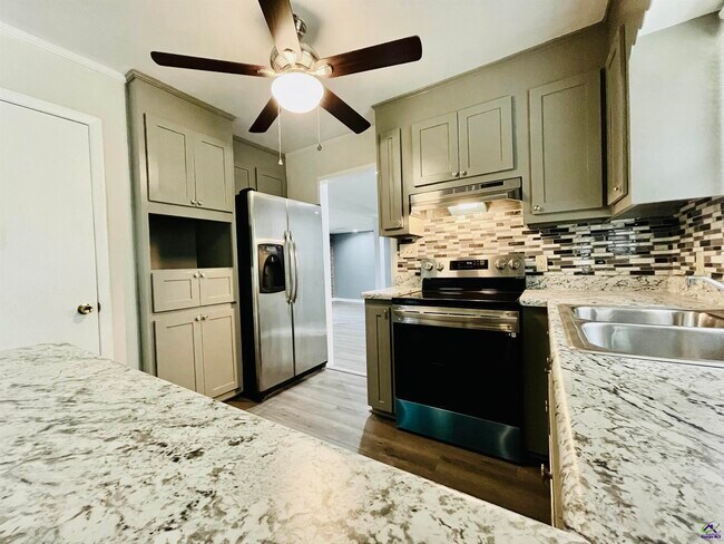 Building Photo - 107 Evelyn Dr