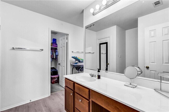 Building Photo - 1216 Faber Dr