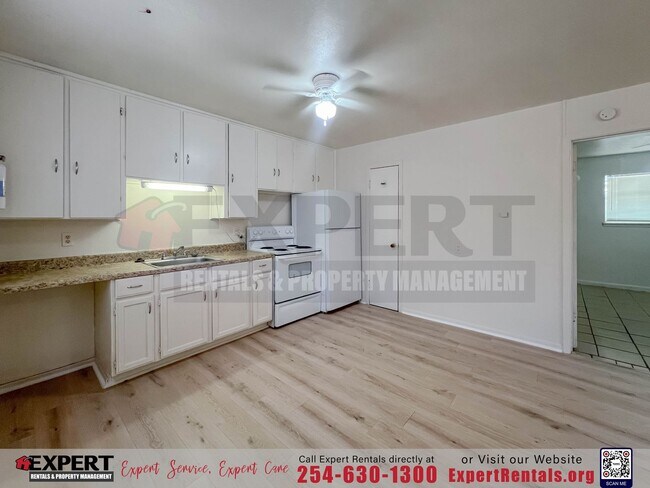 Building Photo - 1-Bedroom Home in Historic Killeen with New Flooring!!