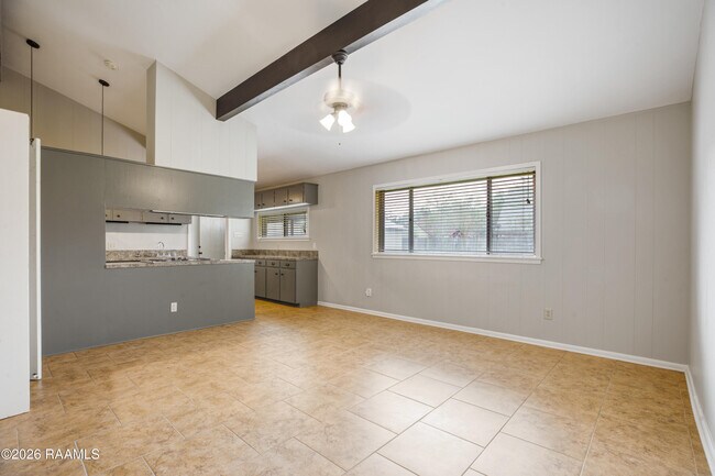 Building Photo - 920 Marilyn Dr