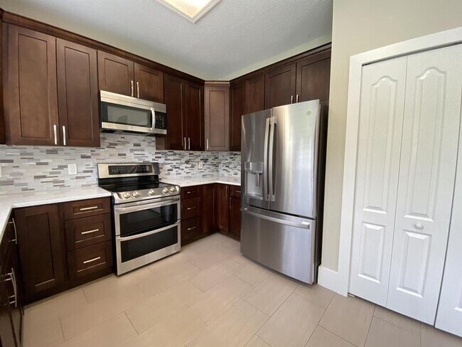 Building Photo - 4115 Andover Cay Blvd