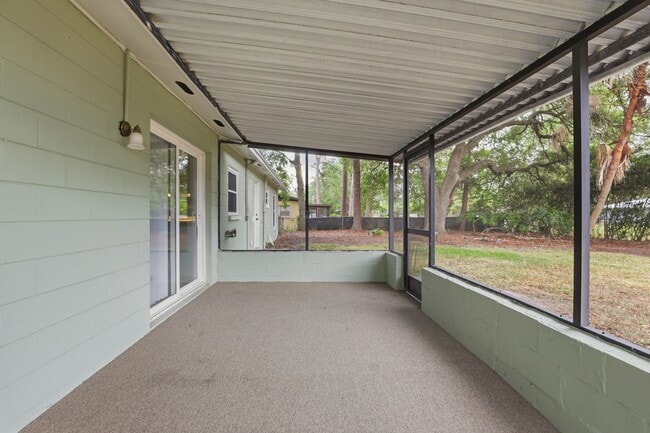 Building Photo - 3 bedroom 2 bath house in Northwood Pines