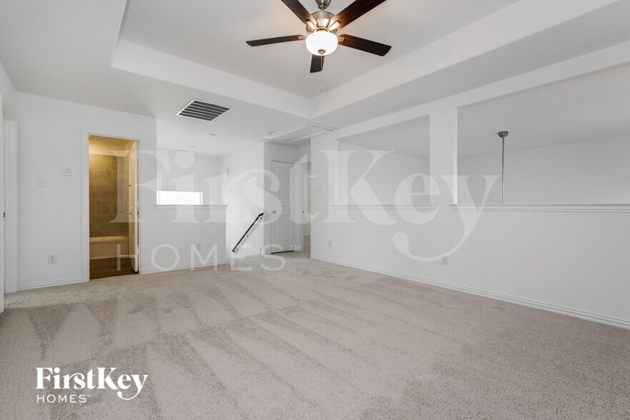 Building Photo - 2528 Northcote Dr