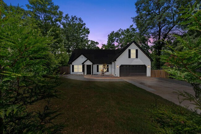 Building Photo - Forest Park