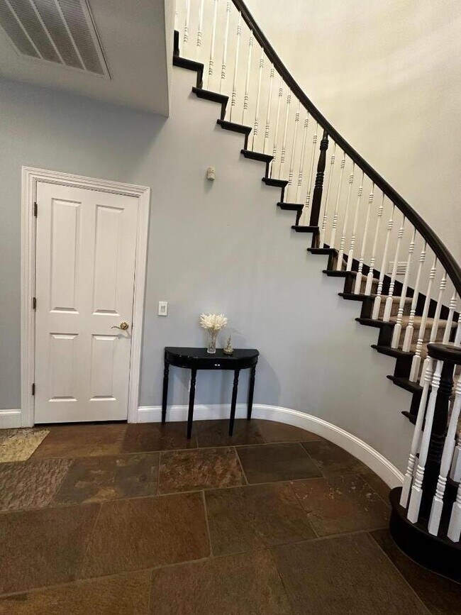 Building Photo - 4824 Longcove Dr