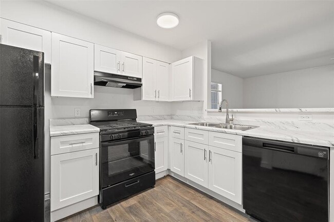 Building Photo - 9903 Roxanna Dr