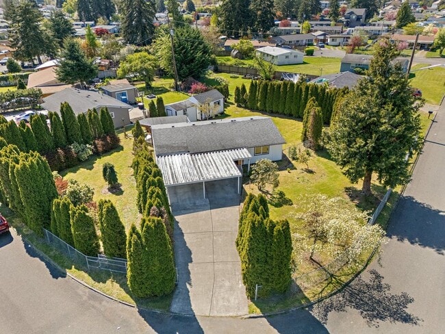 Building Photo - Renovated 3-Bed Rambler in Lakewood | Priv...