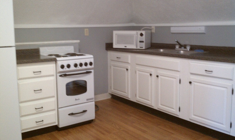 Cooking Area - 436 E Pittsburgh St