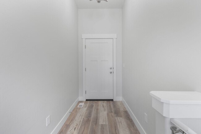 Building Photo - 3 Bed 2 Full Bath home