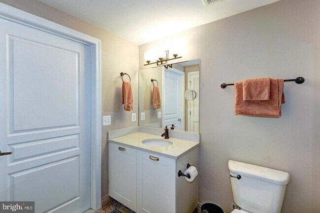 Building Photo - 2451 Midtown Ave