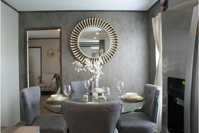 Building Photo - 501 Mesquite Rd