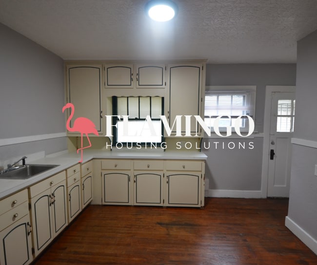 Building Photo - 622 W Fairview Ave