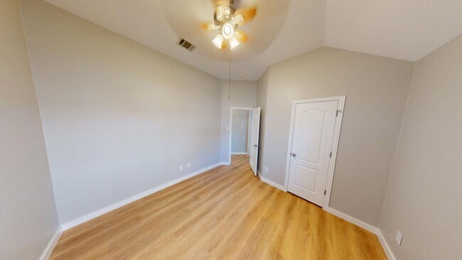 Building Photo - Elegant home in Pflugerville with great fe...