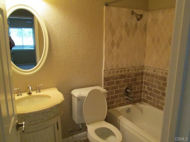 Building Photo - 25065 Wintergreen Ct