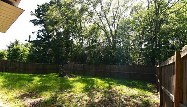 Building Photo - 10556 Twin Oaks Dr
