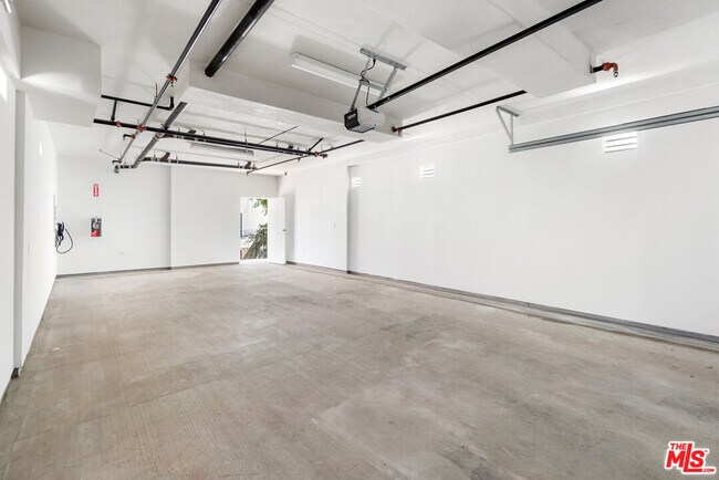 Building Photo - 3657 Regal Pl