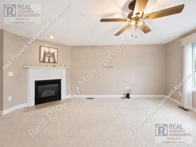 Building Photo - Prime Hudson Location: 3-Bed Townhouse Beside Benson’s Park