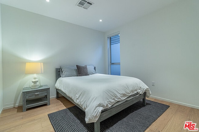 Building Photo - 1030 Kings Rd