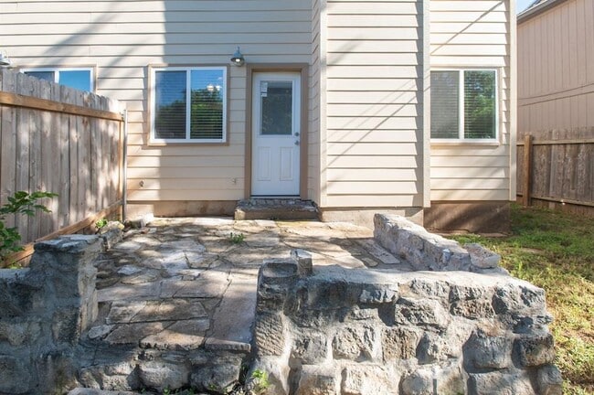Building Photo - 925 Chisholm Cove