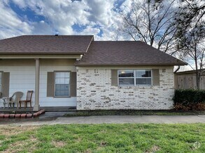 Building Photo - Charming 1-Bedroom Quad in Fort Worth – 80...