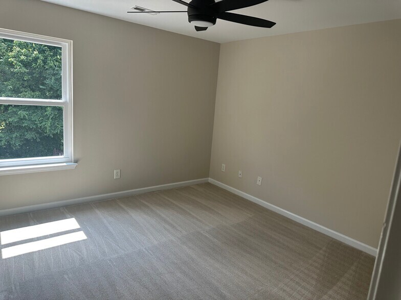 Building Photo - 1152 Olde Cameron Ln