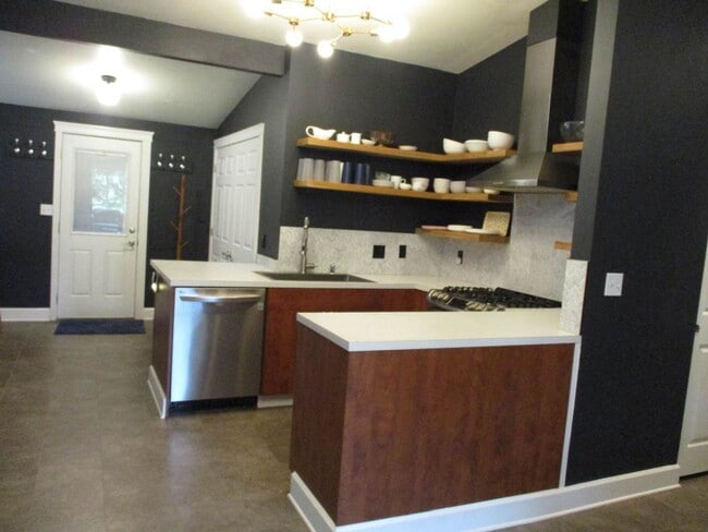 Building Photo - 3 bedroom Rambler with Above Garage Studio...