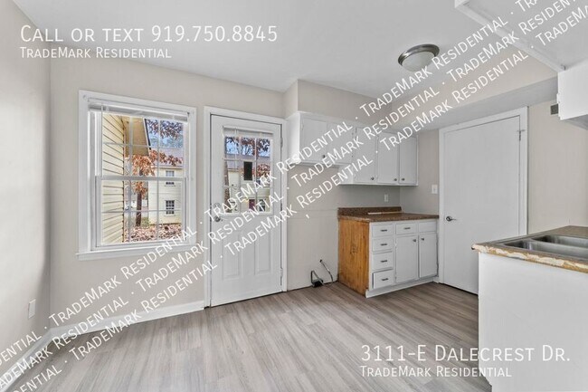 Building Photo - 3111 Dalecrest Dr