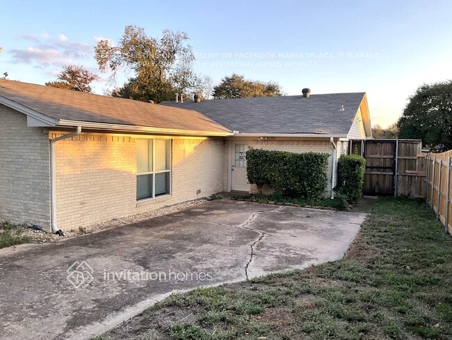 Building Photo - 436 Lexington Ln