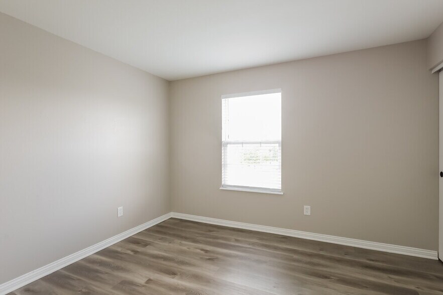 Building Photo - 1349 Locke Bend