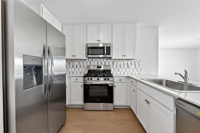 Building Photo - 3036 Majestic Sunrise Dr