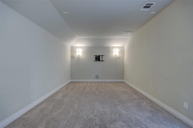 Building Photo - 431 Millard St