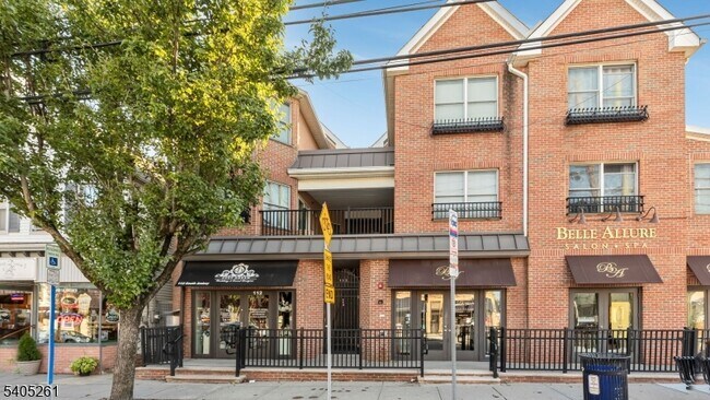 Building Photo - 112 N Broadway