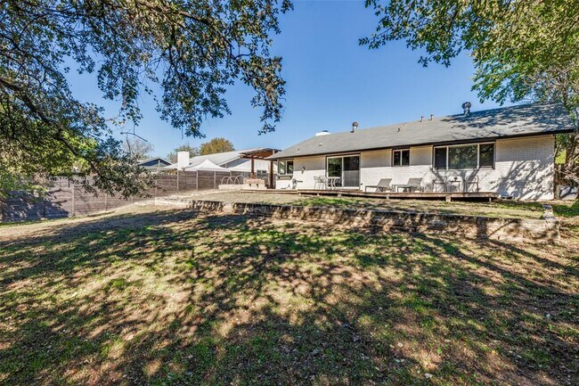 Building Photo - 705 Battle Bend Blvd