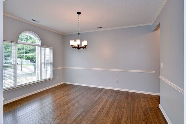 Building Photo - Spacious Home on Wooded Lot!