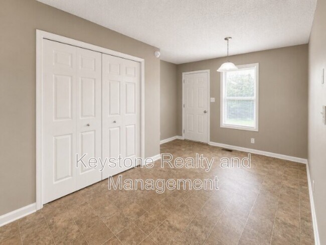 Building Photo - 1920 Timberline Cir