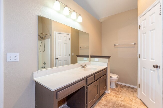 Building Photo - 3 Bed | 2 Bath in Broken Arrow!