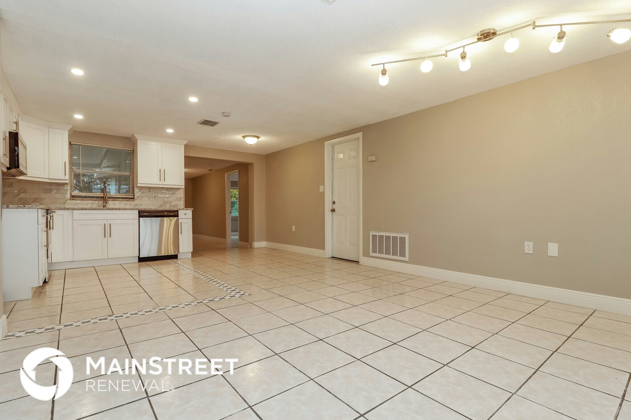 Building Photo - 9226 Rainbow Ln