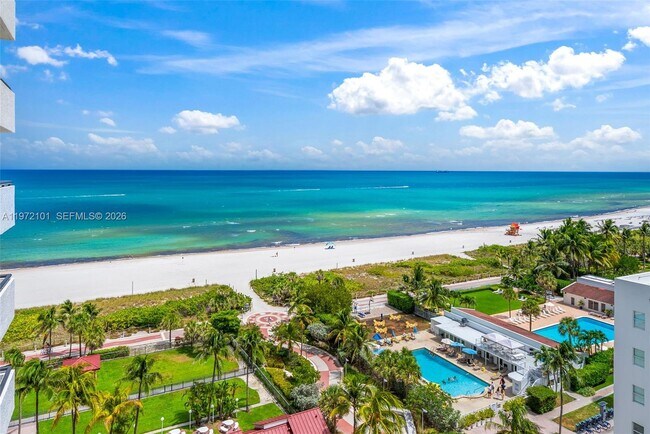 Building Photo - 2555 Collins Ave