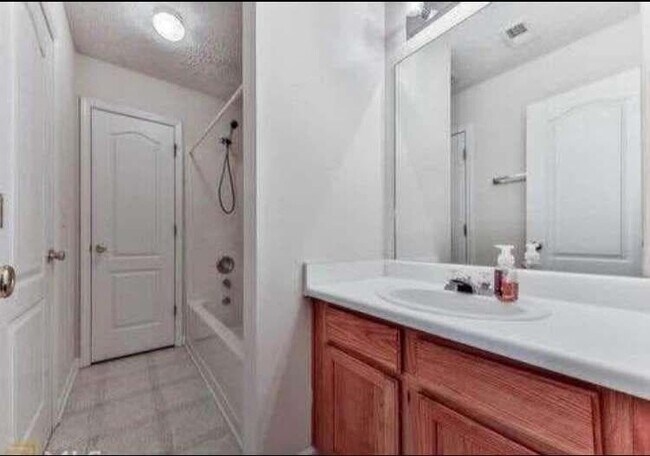 Building Photo - 204 Fox Creek Blvd